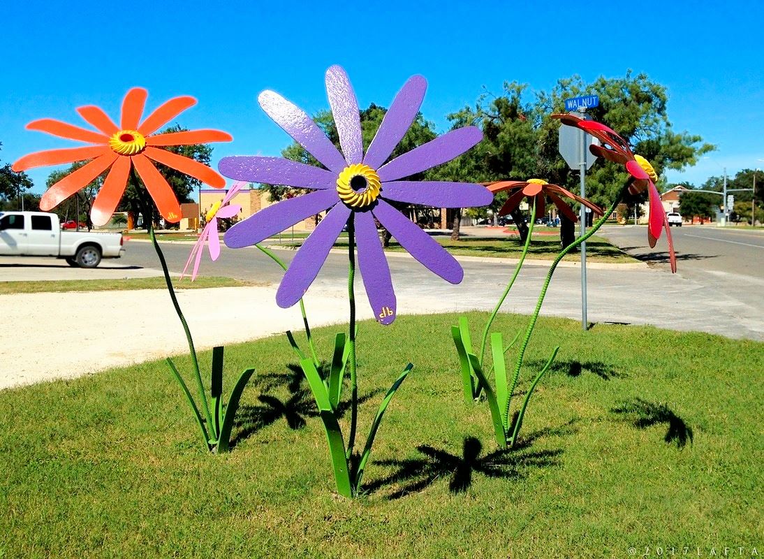 Fun Flowers XL by Delbert Beckham  Located at the Lampasas Chamber Installed 2009 Painted Metal