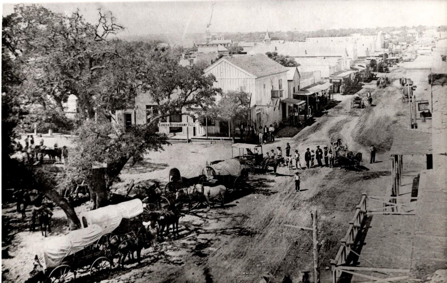 Lampasas courtyard square